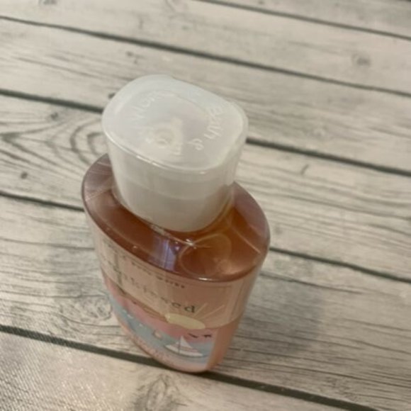 New Sunkissed Shower Gel, 10 Oz! Bath & Body Works Vitamin E And Aloe Body wash - Picture 7 of 10